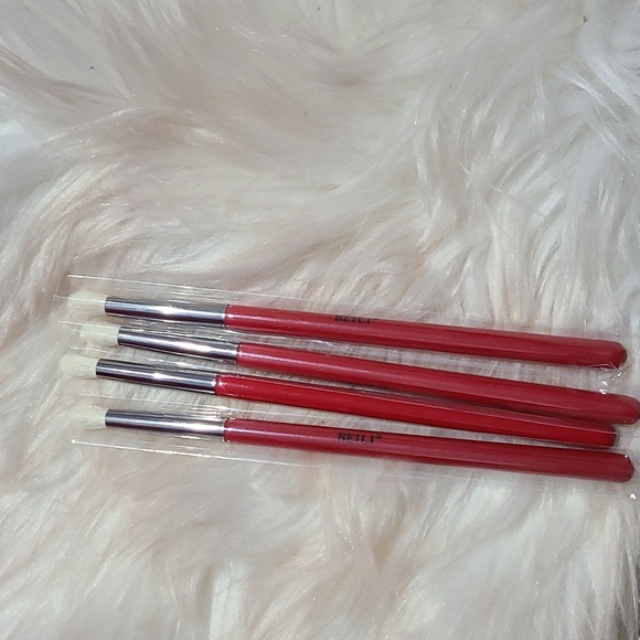 NO NAME BLENDING BRUSH - Picture 1 of 3